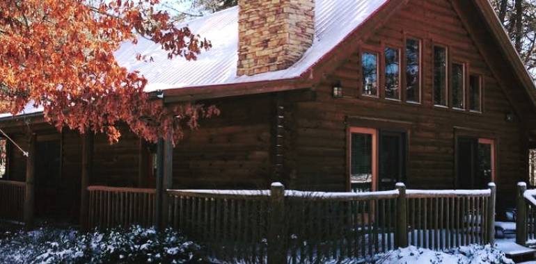 Deer Creek Cabin wishes everyone a Merry Christmas and Happy New Year!