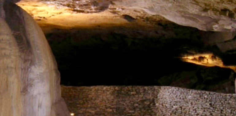 Discover Cumberland Caverns!