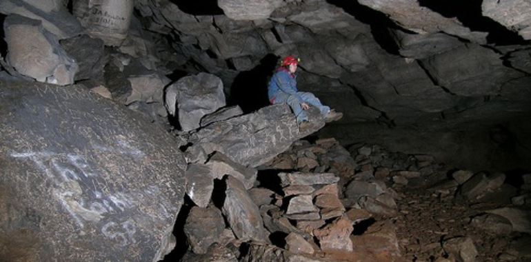 Big Bone Cave-Great Place to Explore!